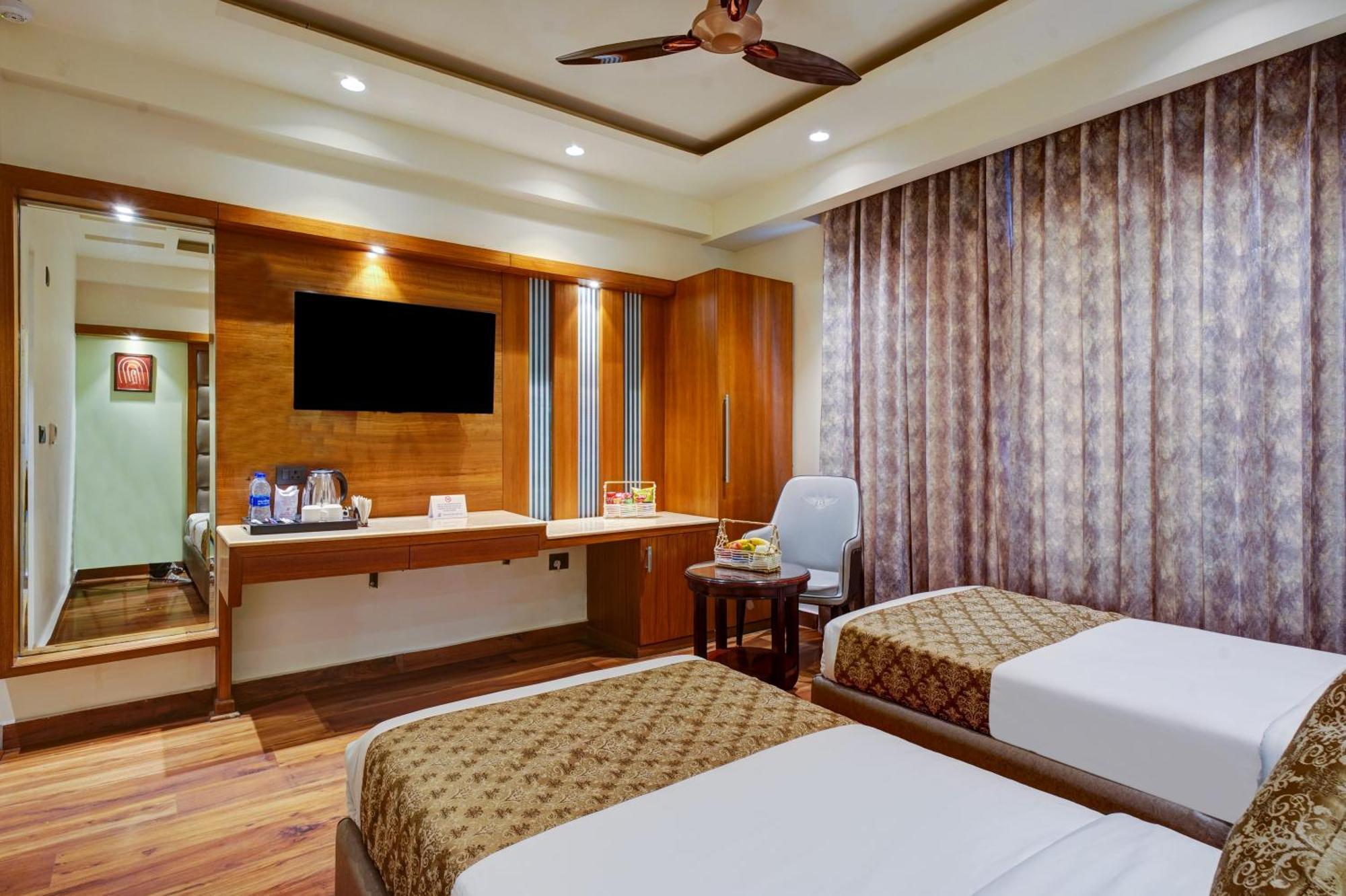 The Pearl, Center - Traveler's Choice Award Winner For 2025