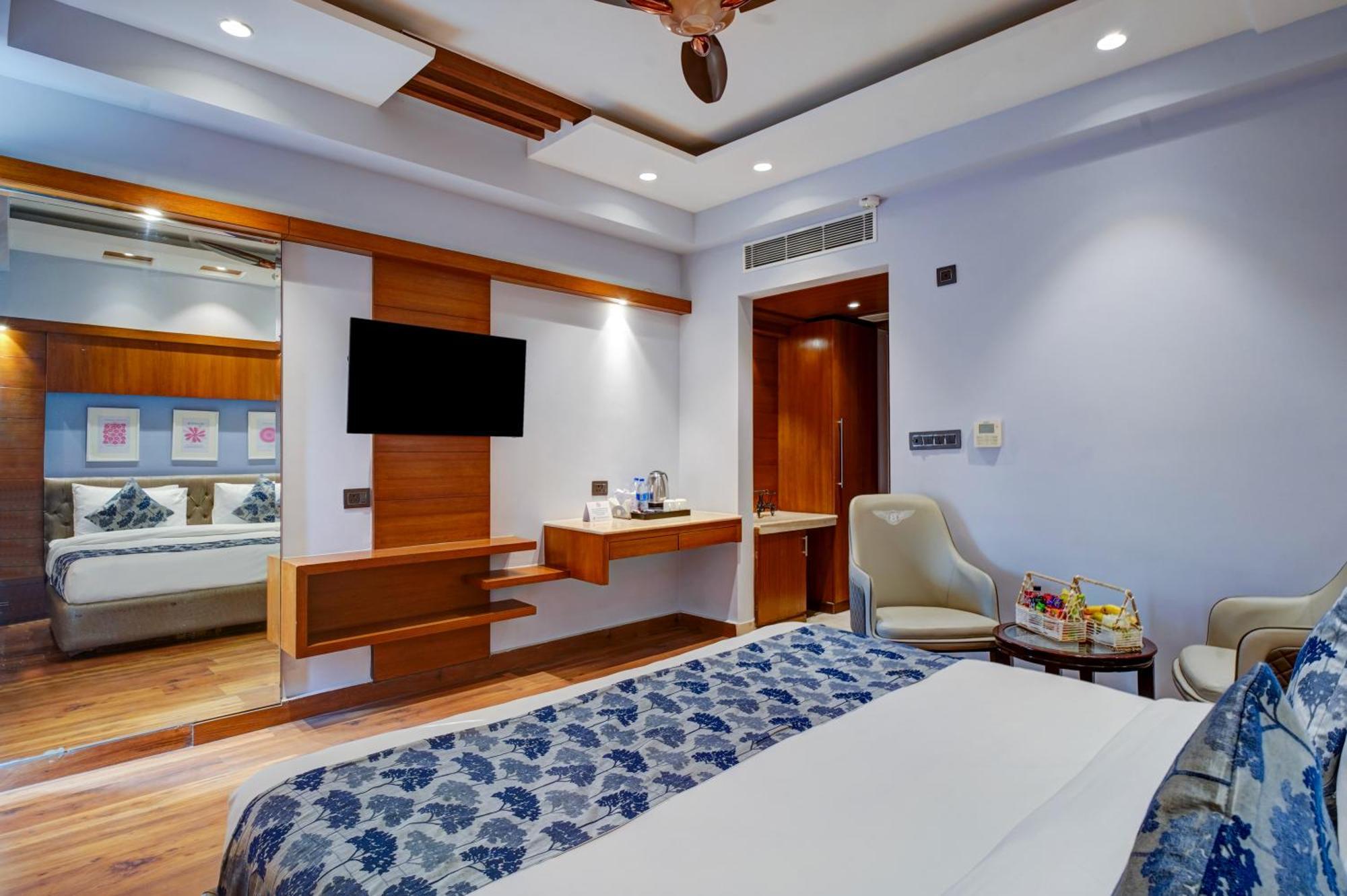 The Pearl, Center - Traveler's Choice Award Winner For 2025 4* New Delhi