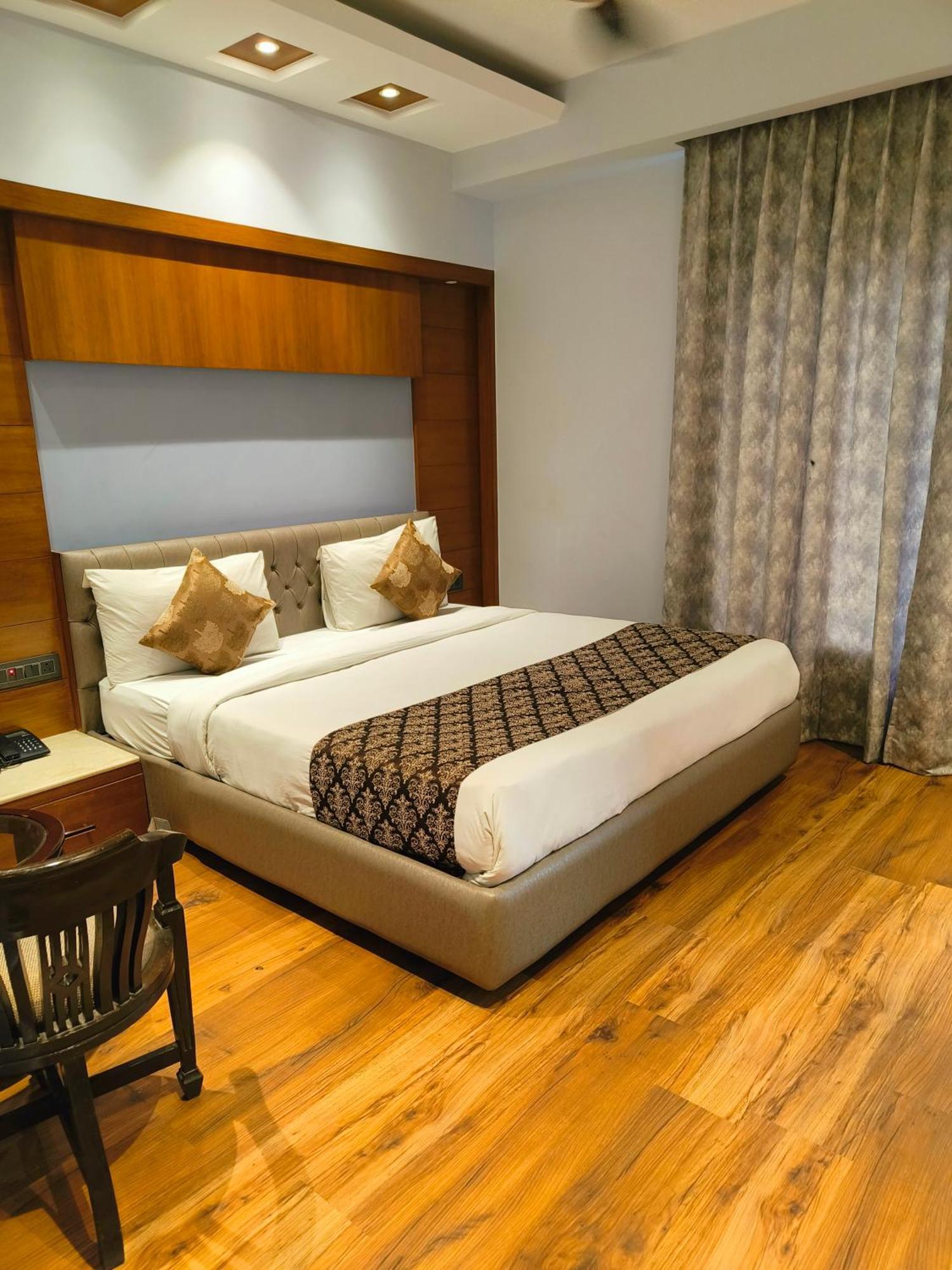The Pearl - Free Airport Pickup - Traveler's Choice Award Winner For 2025 4* New Delhi