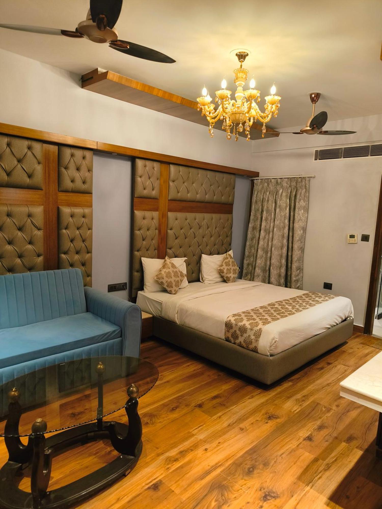 Hotel The Pearl, Center - Traveler's Choice Award Winner For 2025 4*