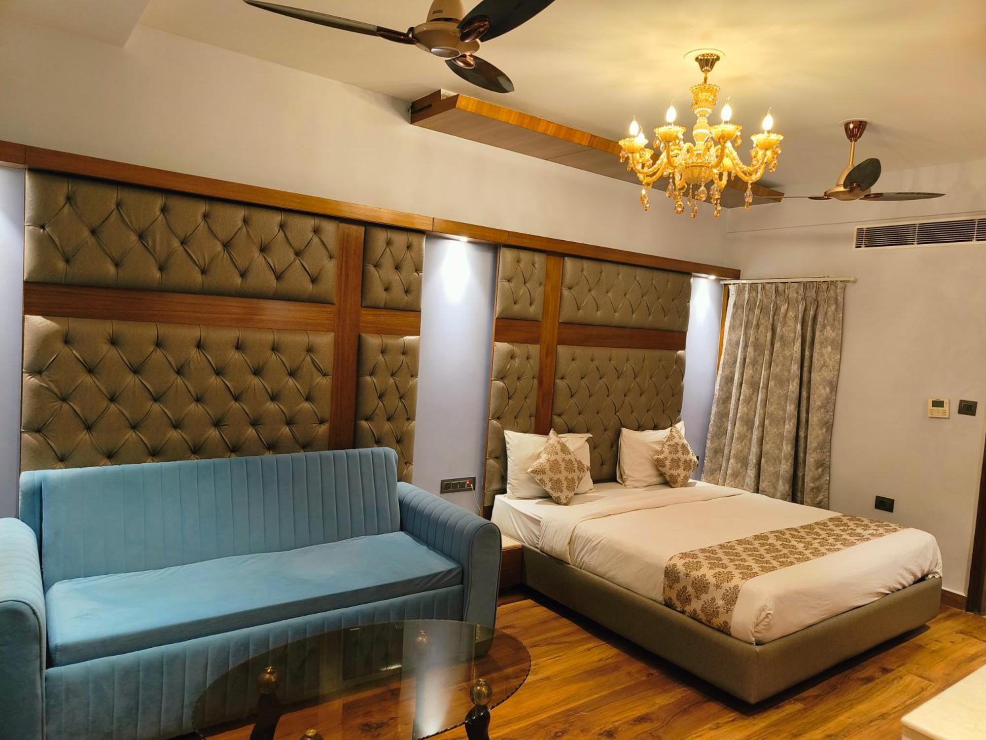 Hotel The Pearl - Free Airport Pickup - Traveler's Choice Award Winner For 2025 New Delhi