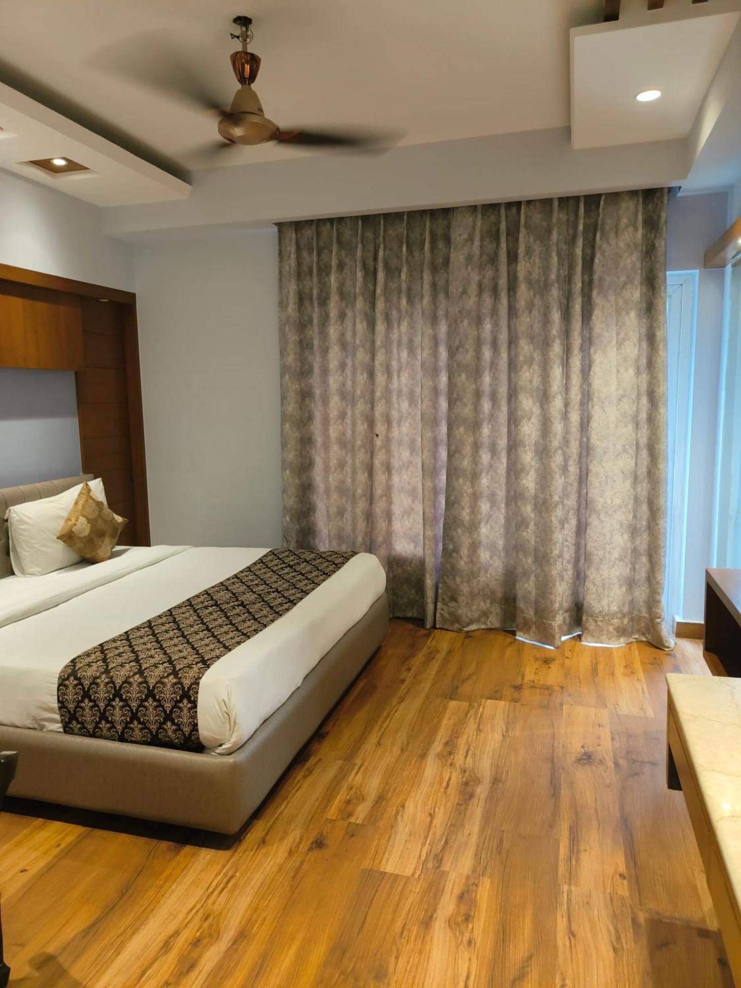 The Pearl - Free Airport Pickup - Traveler's Choice Award Winner For 2025 4* New Delhi