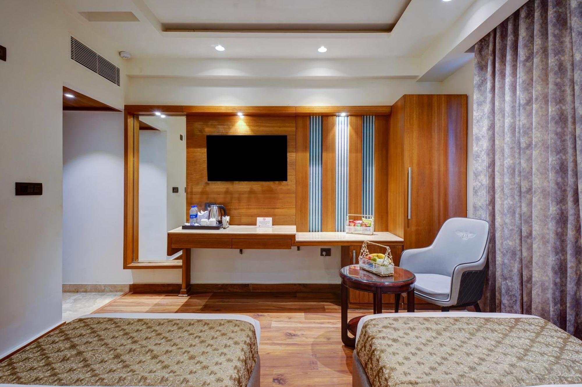 The Pearl, Center - Traveler's Choice Award Winner For 2025