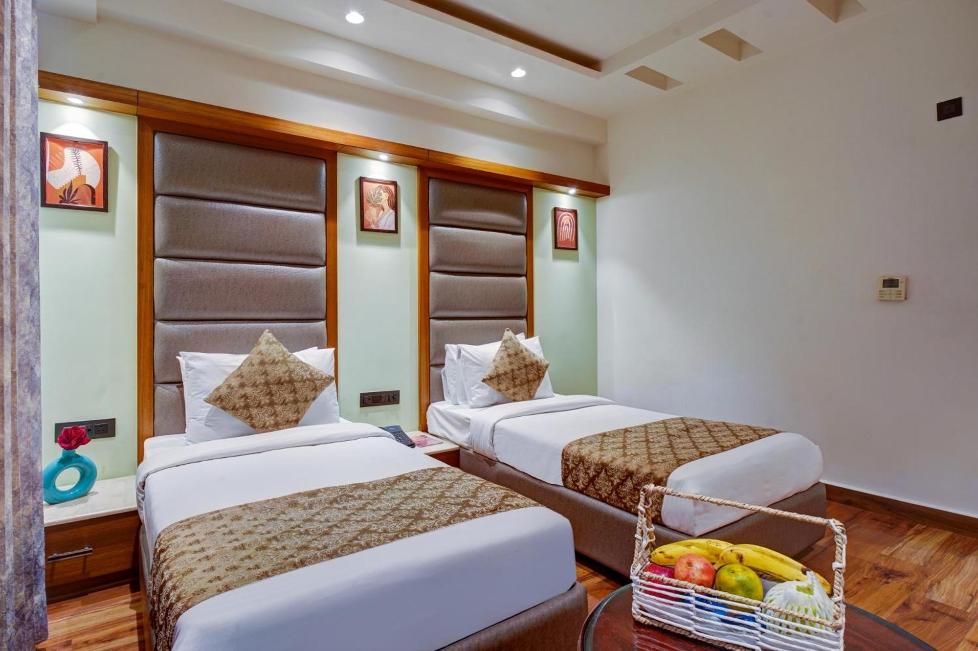 The Pearl - Free Airport Pickup - Traveler's Choice Award Winner For 2025 4* New Delhi