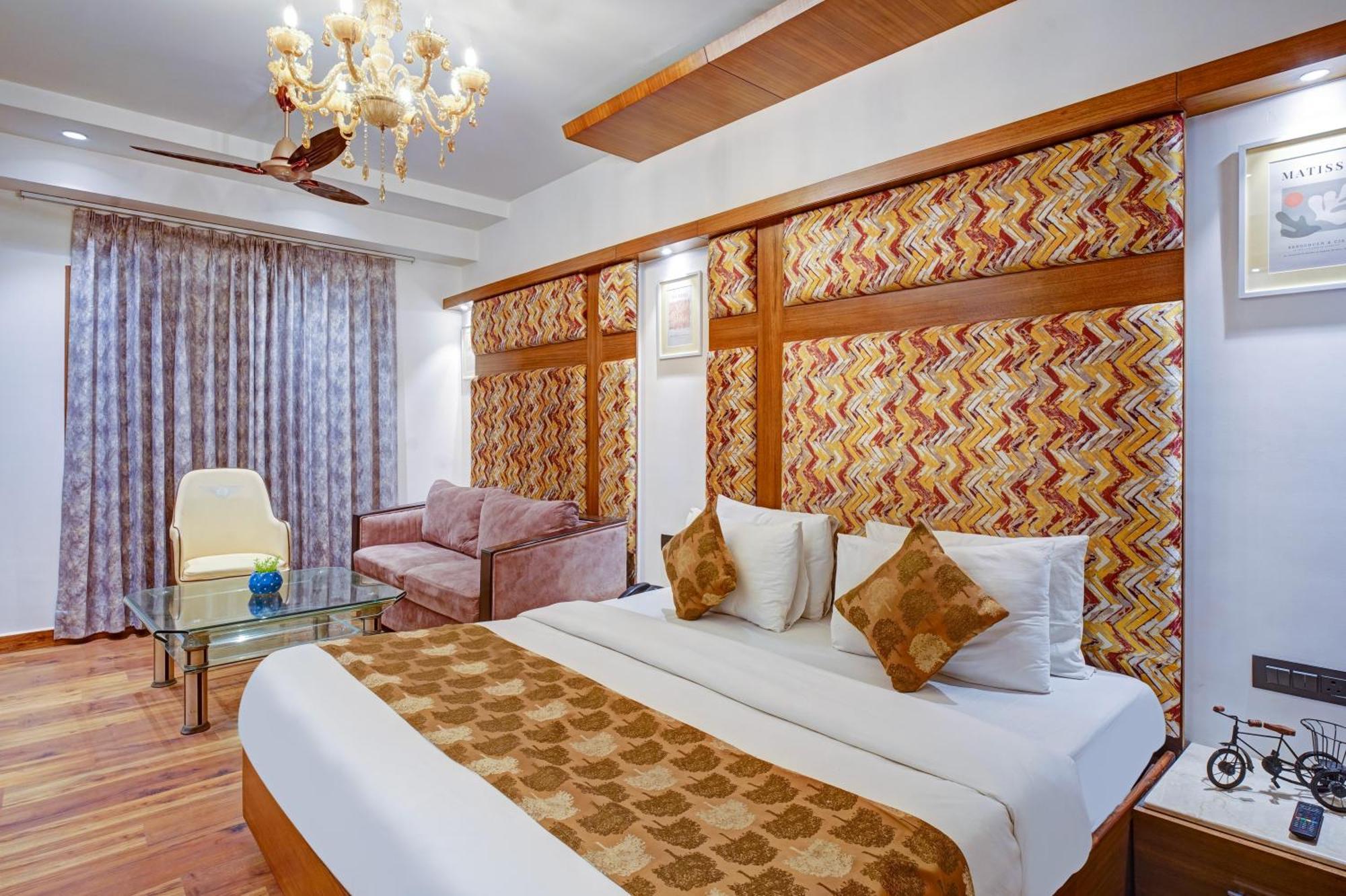 Hotel The Pearl - Free Airport Pickup - Traveler's Choice Award Winner For 2025 New Delhi