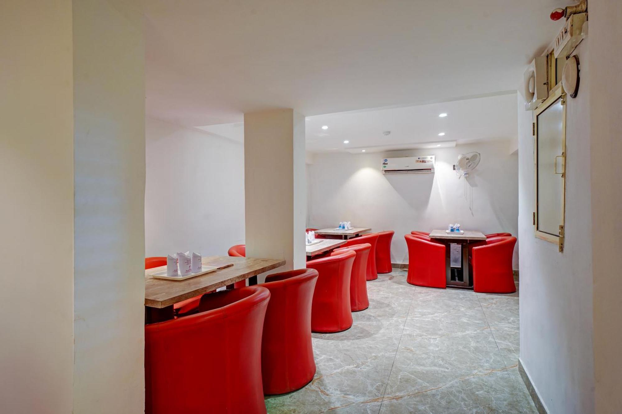 Hotel The Pearl - Free Airport Pickup - Traveler's Choice Award Winner For 2025 New Delhi