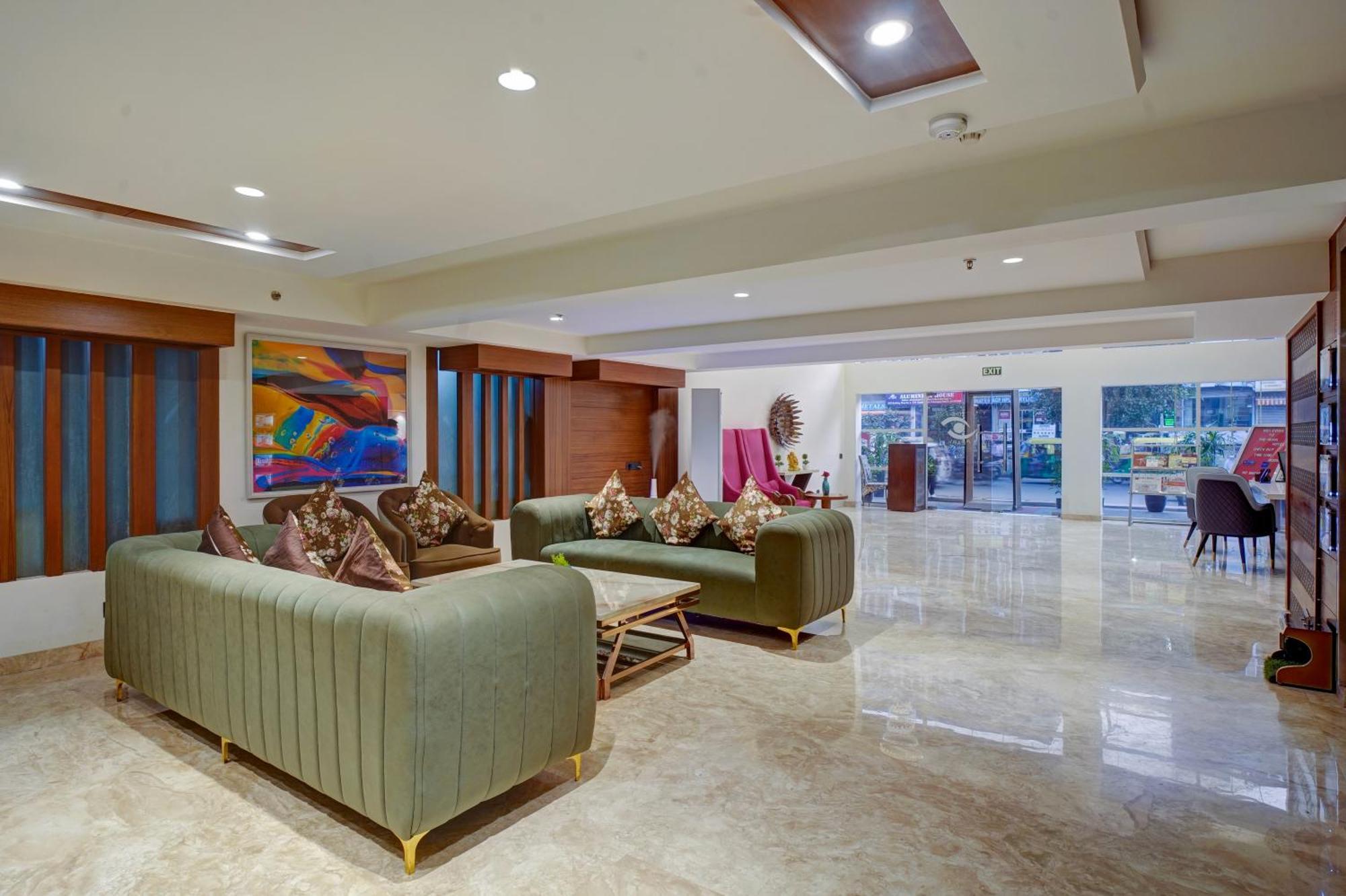 The Pearl - Free Airport Pickup - Traveler's Choice Award Winner For 2025 New Delhi